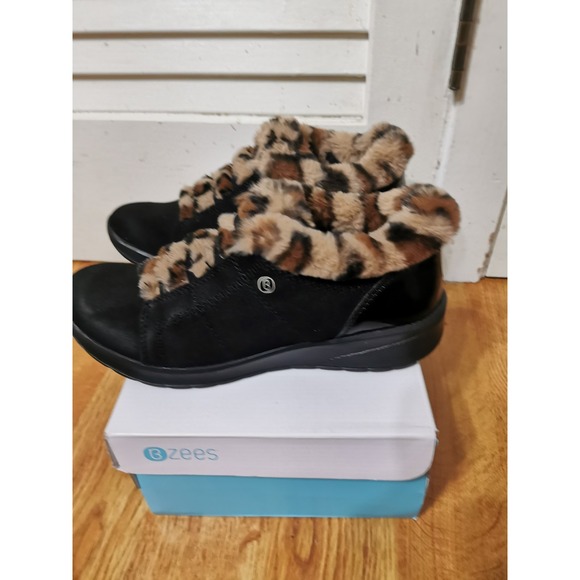 Bzees Golden Faux Fur Fashion Shootie (Women's) - Black - Size 9 M - Picture 2 of 16